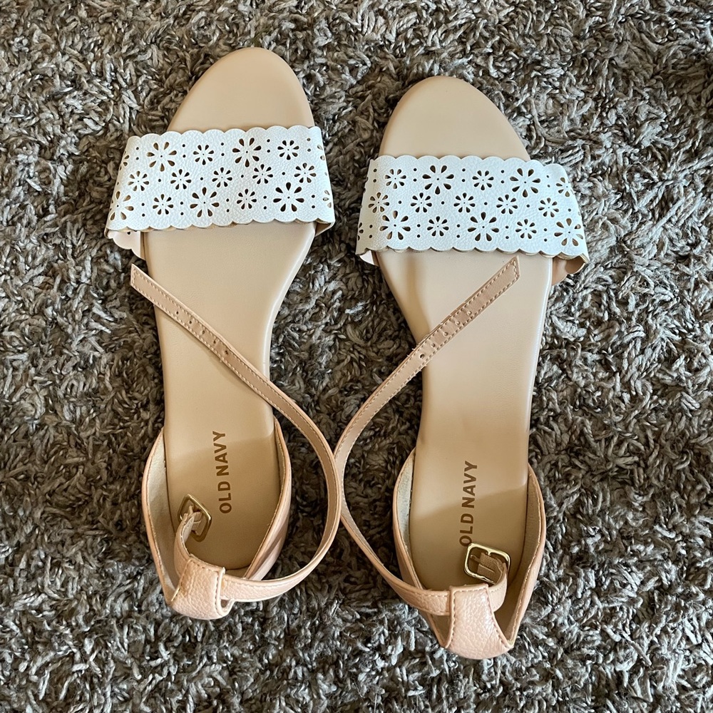 Old navy sandals size 7